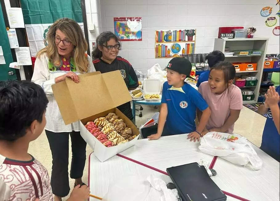 Mrs. Giovannelli excitedly opens a box of fresh conchas. 