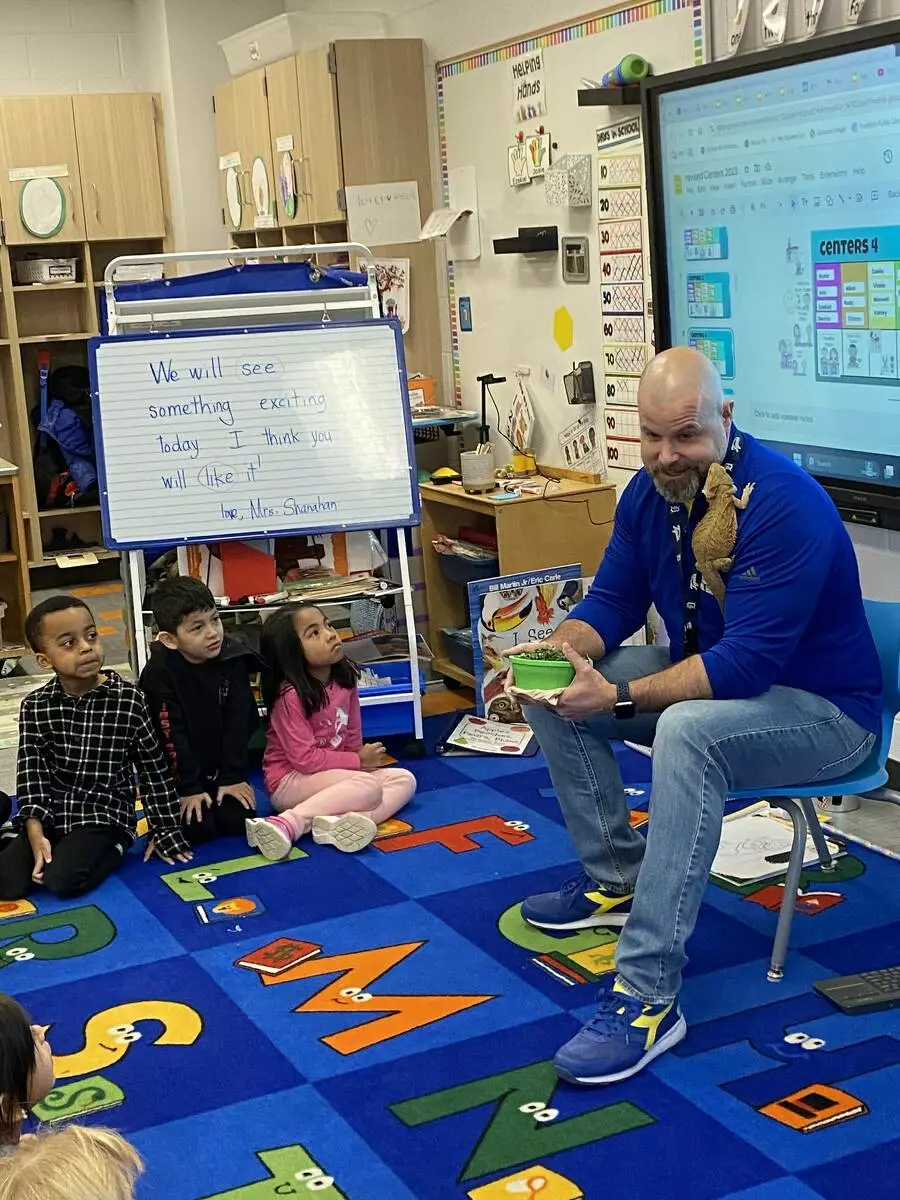 Mr. Holmes shares information about his classroom pet to Mrs. Shanahan's learners. 